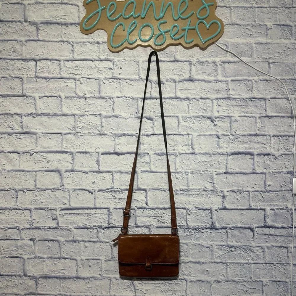 Jack George’s brown
Leather CROSSBODY BAG